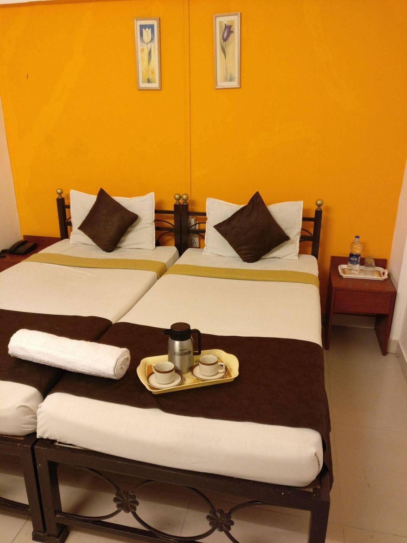 Oyo 1065 Hotel Hmr Royal Inn Pune Eksteriør bilde