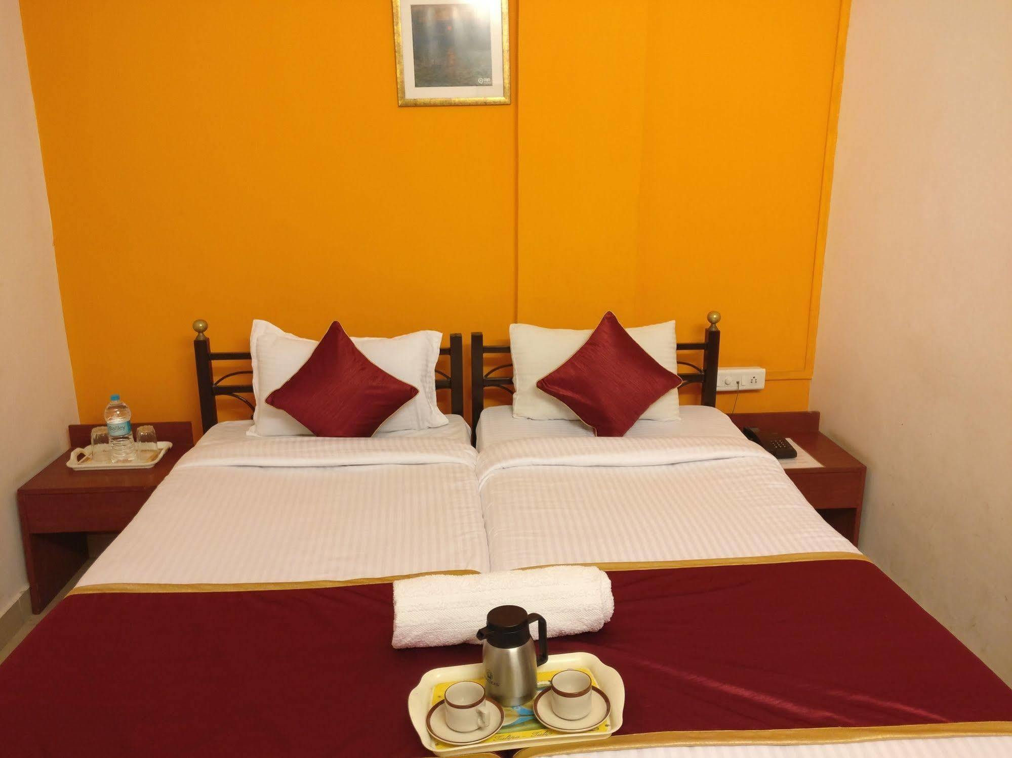 Oyo 1065 Hotel Hmr Royal Inn Pune Eksteriør bilde