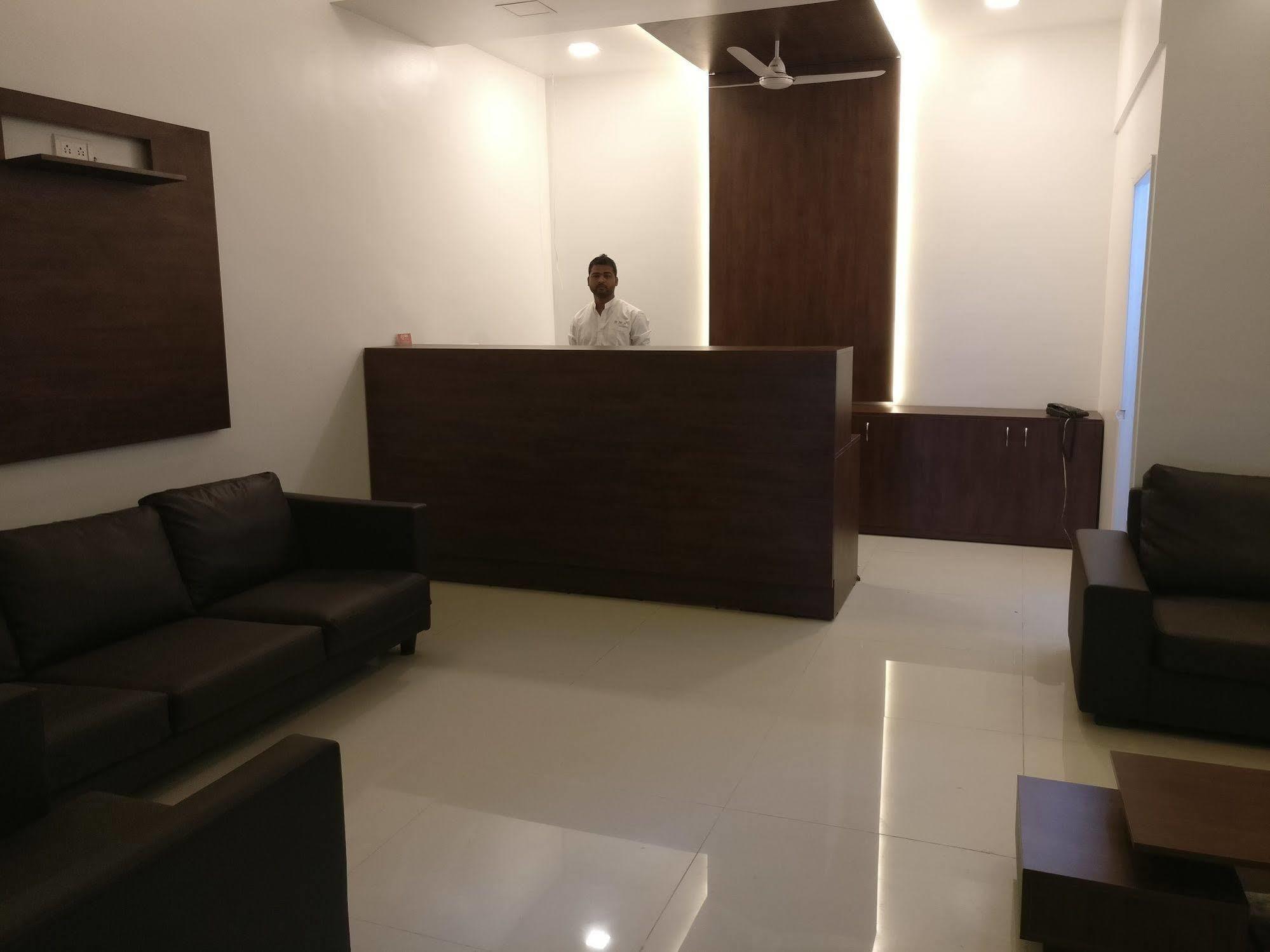Oyo 1065 Hotel Hmr Royal Inn Pune Eksteriør bilde