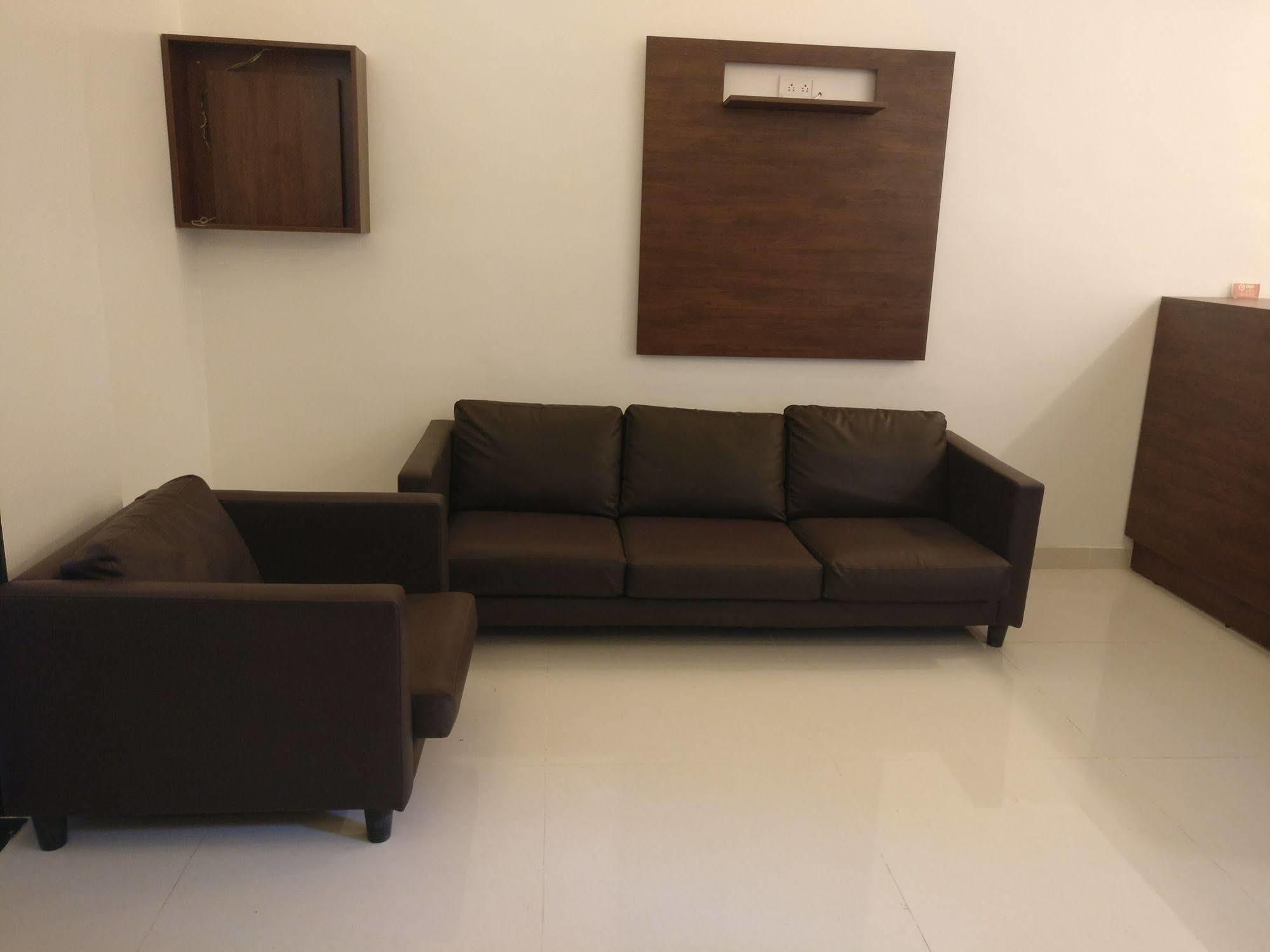 Oyo 1065 Hotel Hmr Royal Inn Pune Eksteriør bilde