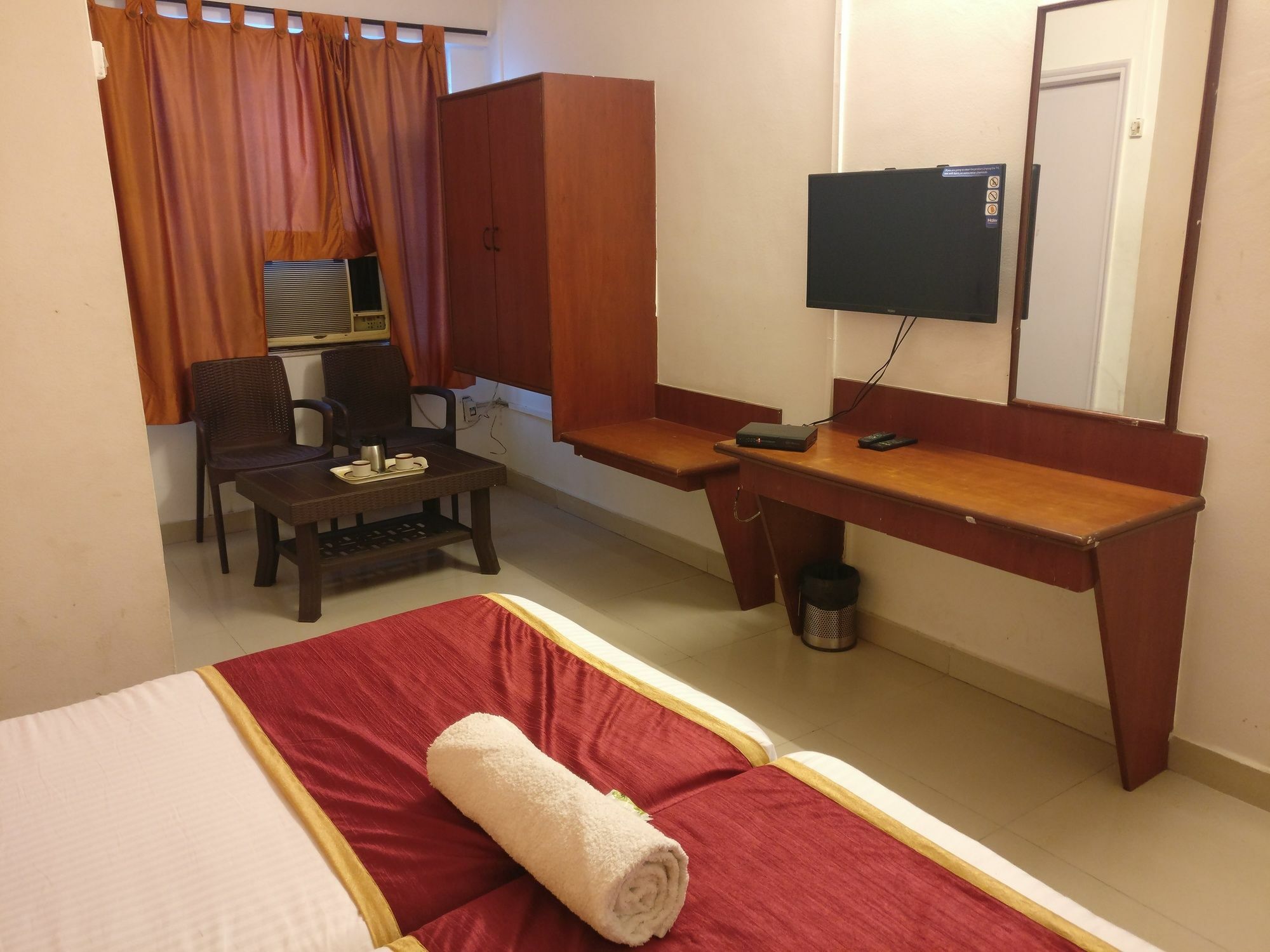 Oyo 1065 Hotel Hmr Royal Inn Pune Eksteriør bilde